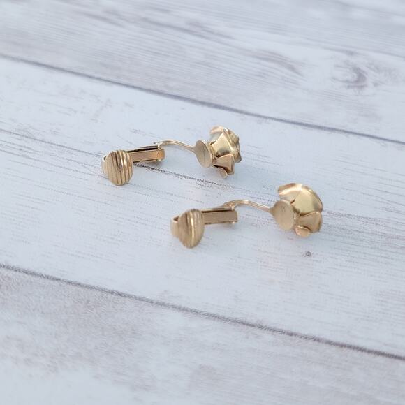 Vintage Clip On Earrings Gold Tone Dainty Rose with Faux Pearl Center - Picture 5 of 7